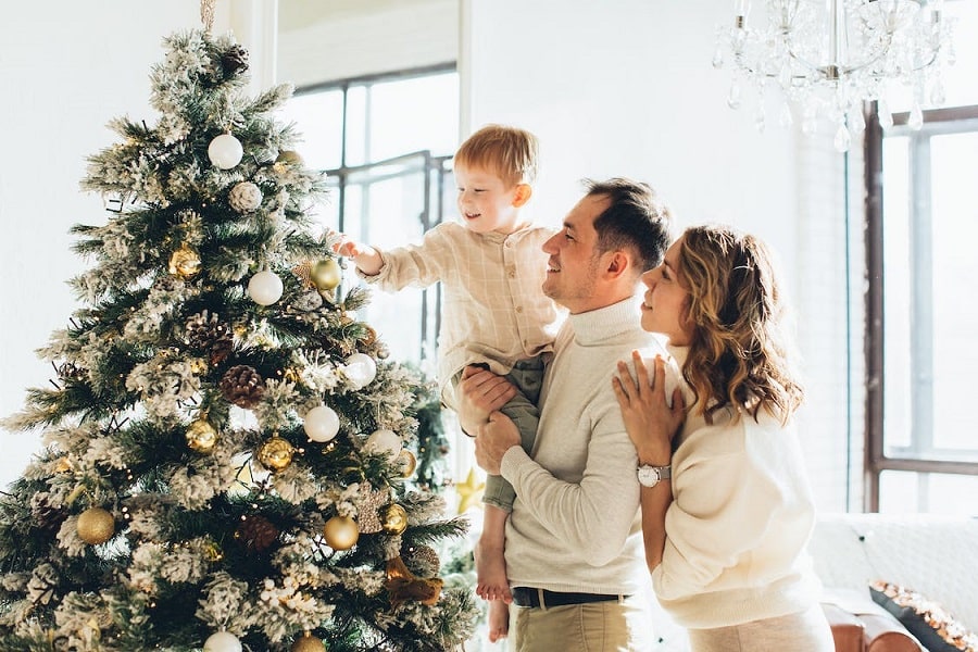 addobbare l'albero di natale-min