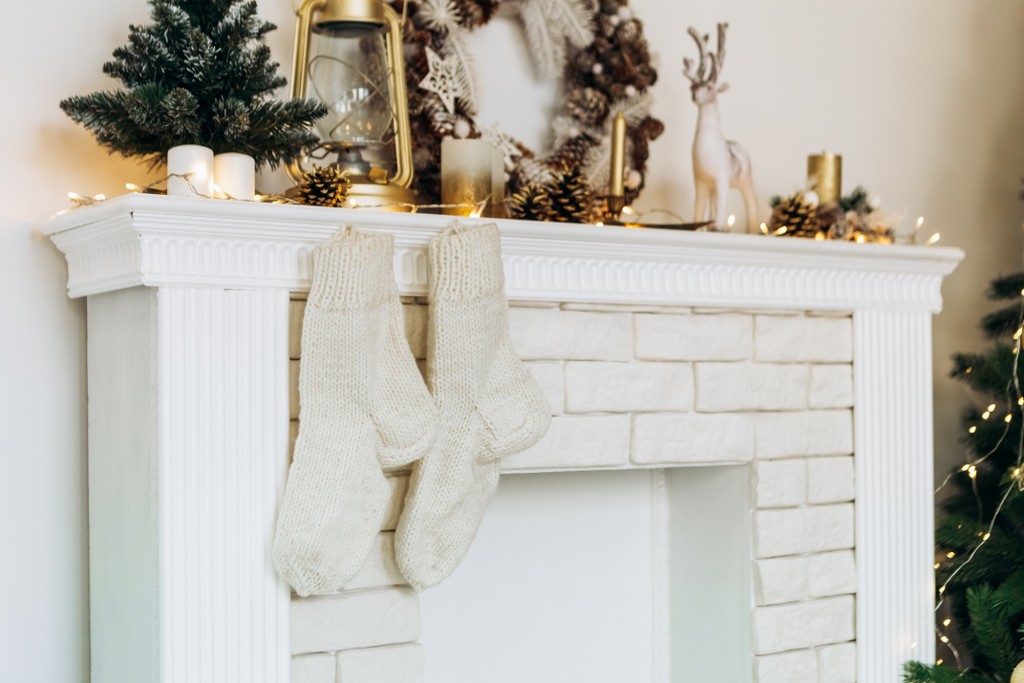 come addobbare il camino natale stile shabby chic