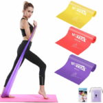 Donna con Fascia Elastica di Resistenza