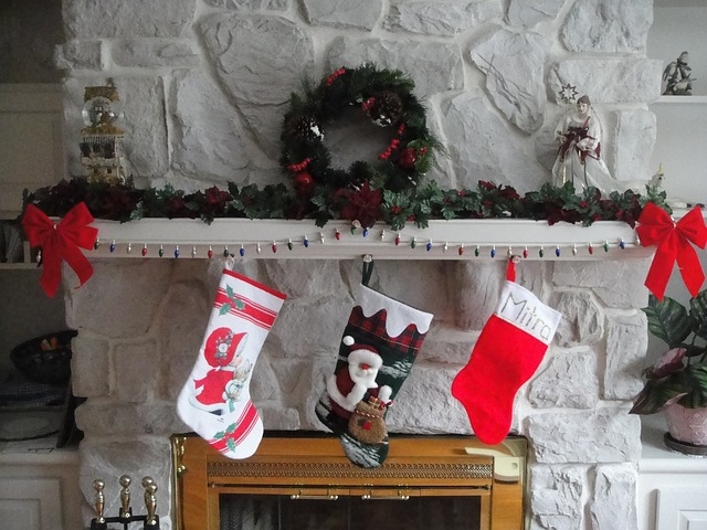 Adatte per la Decorazione di Feste in Famiglia Duosheng & Elegant White Christmas Calze 3 PCS Calze Grandi con Rami Dorati Calze Natalizie di Natale 