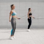 ragazze che saltano la corda