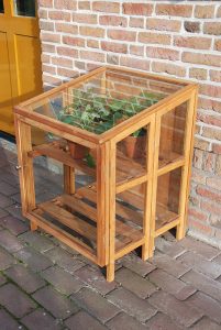 serre piccole in legno e vetro